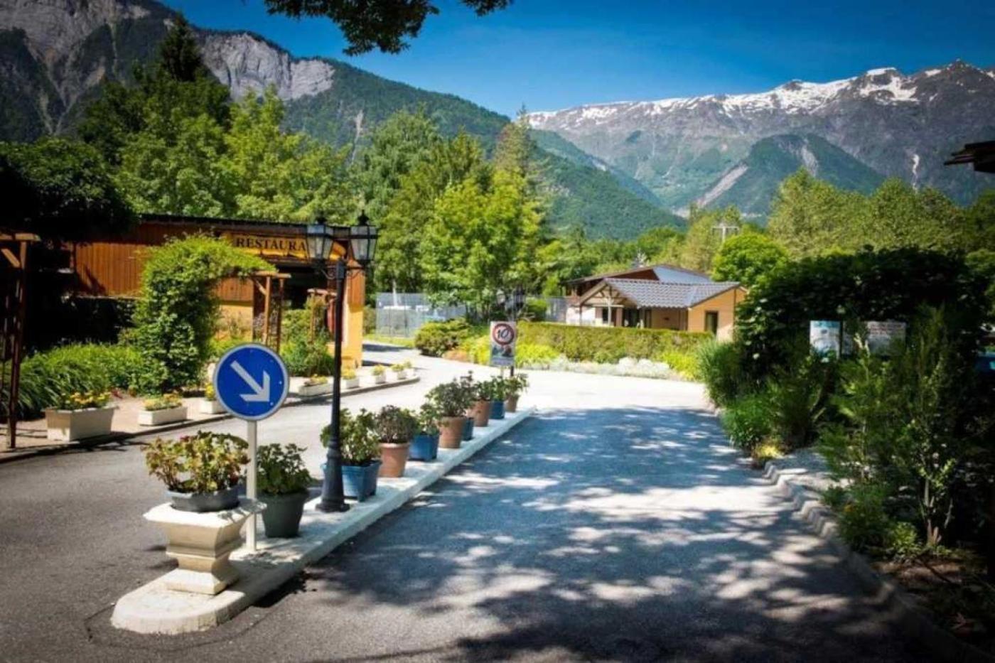 Camping 5 Etoiles - Piscine - Eeceff Le Bourg-dʼOisans Exteriör bild